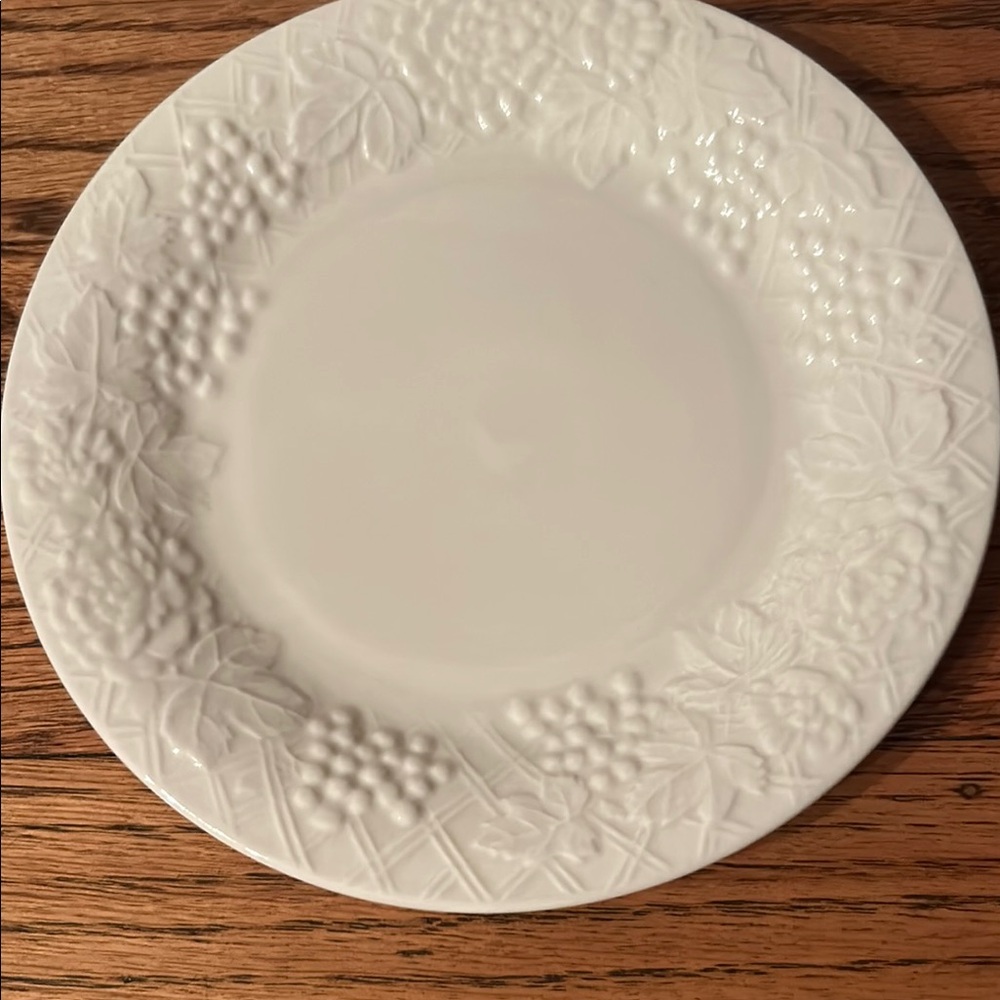 Four 1996 Gibson FOUR SEASONS 
Salad Plates
Excellent Condition